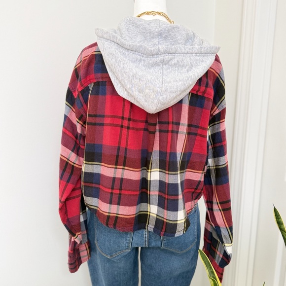 American Eagle Hooded Plaid Flannel Shirt Cropped Red Layered Hoodie S - Picture 4 of 10